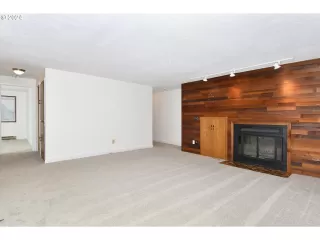 Photo #4: 24446657 Listing