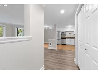 Photo #4: 24446853 Listing