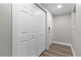 Photo #5: 24446853 Listing