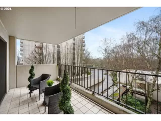 Photo #5: 24447177 Listing