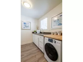 Photo #6: 24447225 Listing