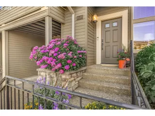 Photo #4: 24447359 Listing