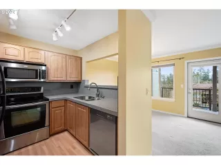 Photo #5: 24448025 Listing