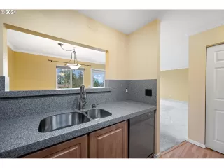 Photo #6: 24448025 Listing