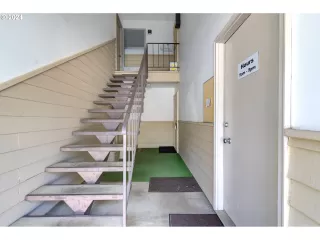 Photo #4: 24448133 Listing