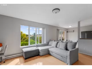 Photo #5: 24448133 Listing