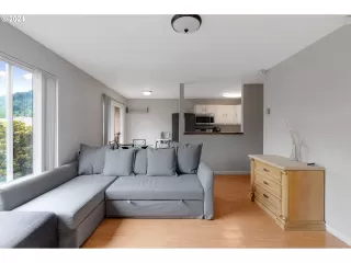 Photo #6: 24448133 Listing