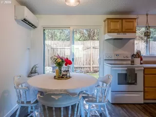 Photo #4: 244517497 Listing
