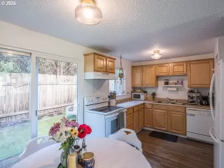 Photo #5: 244517497 Listing
