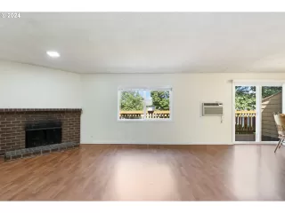 Photo #6: 24452557 Listing