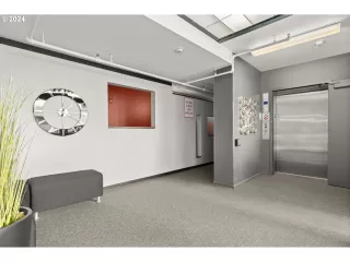 Photo #4: 24453809 Listing