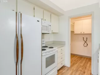 Photo #5: 24454648 Listing