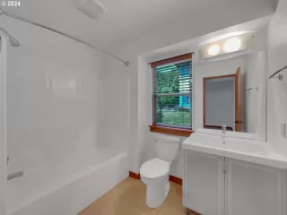 Photo #5: 24455445 Listing