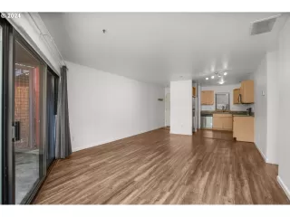 Photo #4: 24456281 Listing