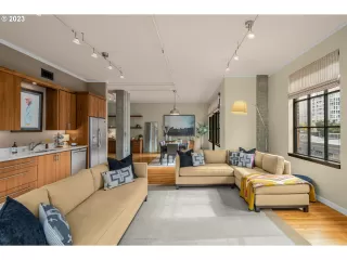 Photo #3: 24456431 Listing