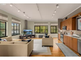 Photo #5: 24456431 Listing