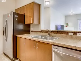 Photo #4: 24456966 Listing 