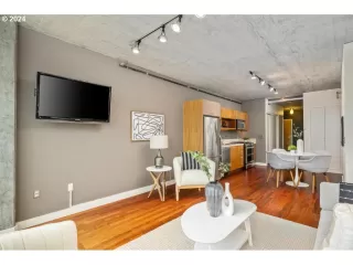 Photo #5: 24457582 Listing