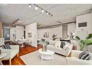 Photo #6: 24457582 Listing