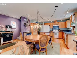 Photo #6: 24457601 Listing 