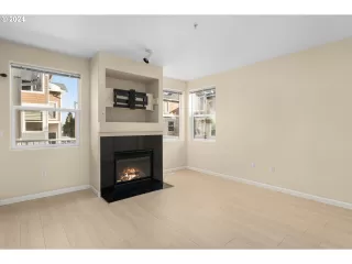 Photo #4: 24458778 Listing