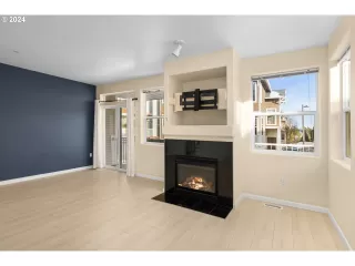 Photo #5: 24458778 Listing