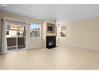 Photo #6: 24458778 Listing