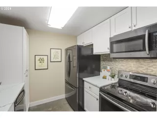 Photo #3: 24459053 Listing