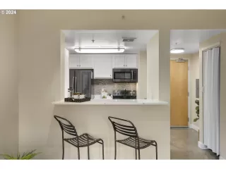 Photo #4: 24459053 Listing