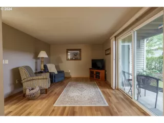 Photo #4: 24460144 Listing