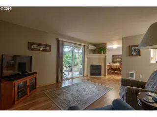 Photo #6: 24460144 Listing