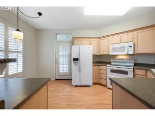 Photo #4: 24460719 Listing