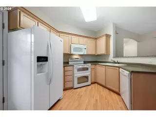 Photo #5: 24460719 Listing