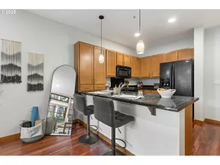 Photo #6: 24460995 Listing 