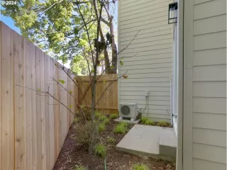 Photo #6: 24461015 Listing