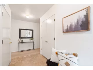 Photo #5: 24461423 Listing