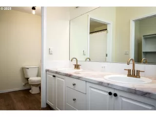 Photo #2: 24461872 Listing