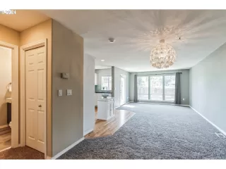 Photo #5: 24462166 Listing