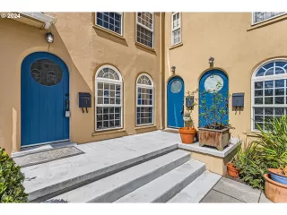 Photo #4: 24463486 Listing