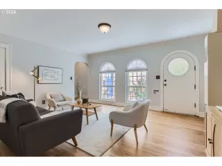 Photo #6: 24463486 Listing