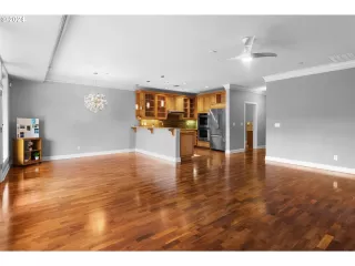 Photo #4: 24464227 Listing