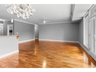 Photo #5: 24464227 Listing