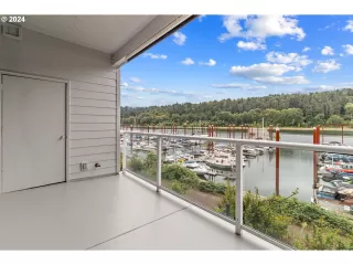 Photo #6: 24464227 Listing