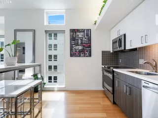 Photo #2: 24464473 Listing