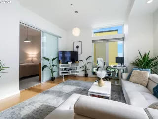 Photo #5: 24464473 Listing