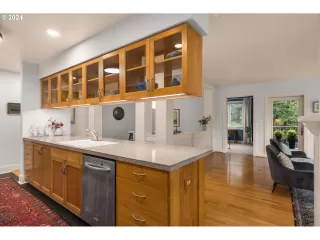 Photo #4: 24465108 Listing