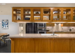 Photo #5: 24465108 Listing