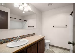 Photo #2: 24465745 Listing 