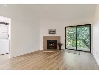 Photo #2: 24466444 Listing