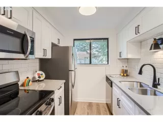 Photo #4: 24466444 Listing